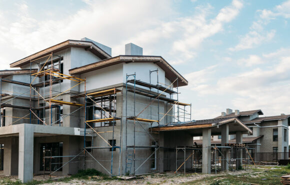 Welche Genehmigungen braucht man für Renovierungen eines Hauses oder einer Wohnung in Italien?